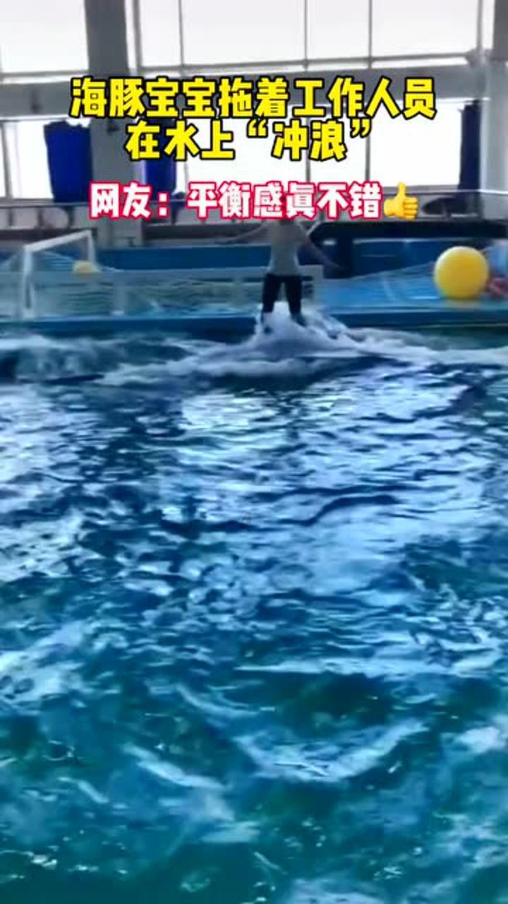 救援爱图画的男孩