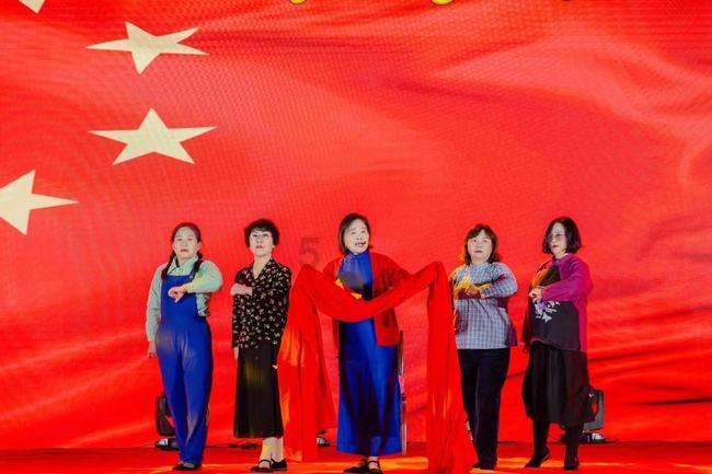 两会走笔:从热话题感知两会民生温度