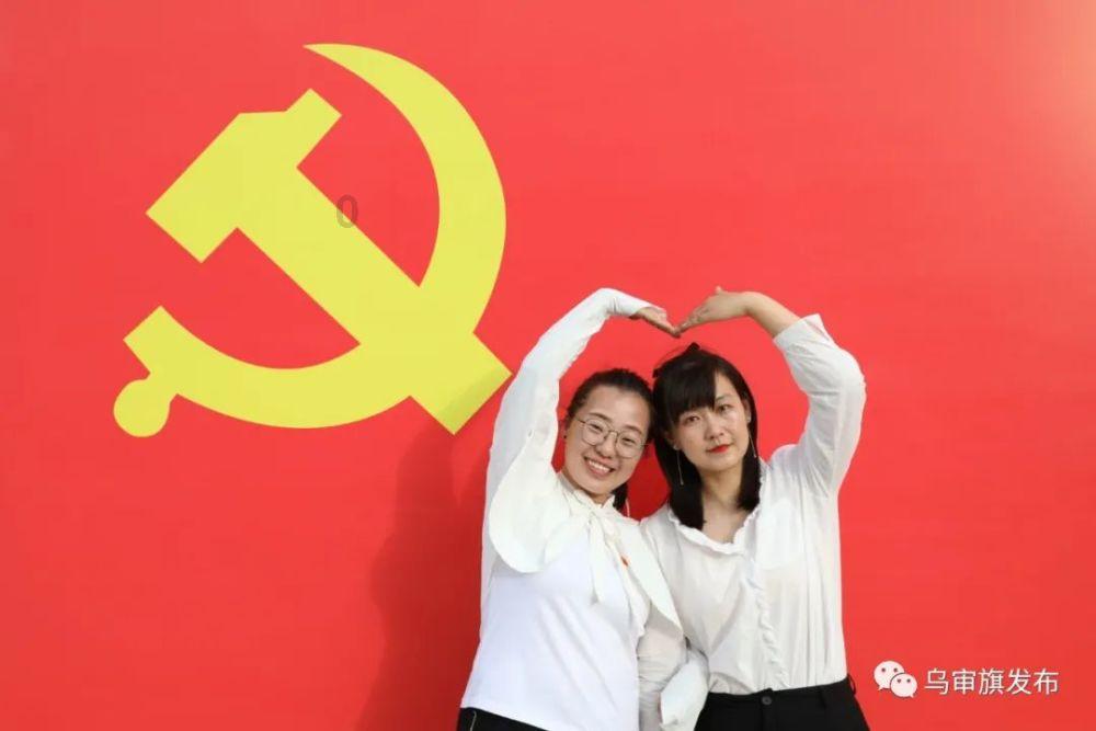 和男朋友在一块儿的时候她喜欢咬我，为啥？