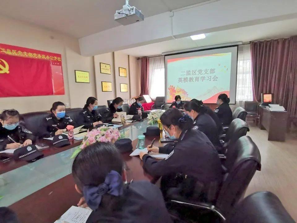 小猫钓鱼游戏龙王版有船