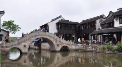 逃出足球场